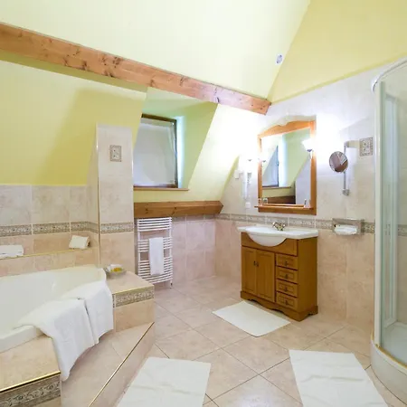 Отель Golf Chateau De Salles Везак